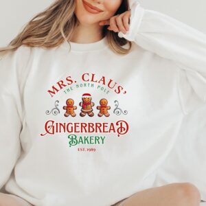 vintage christmas sweatshirt claus gingerbread bakery design with fun cookie print for holiday celebrations and casual wear 1vu4z