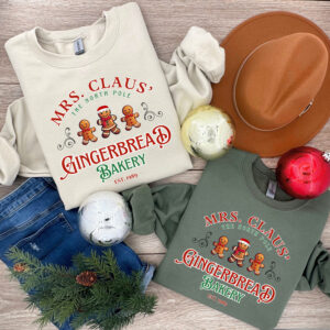 vintage christmas sweatshirt claus gingerbread bakery design with fun cookie print for holiday celebrations and casual wear hklfi