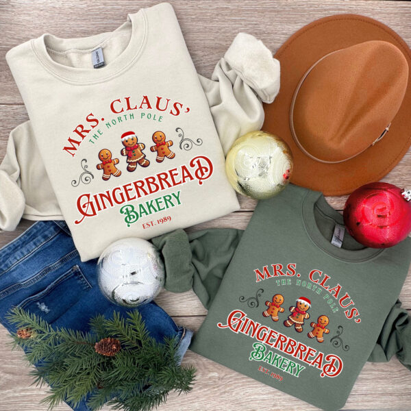 vintage christmas sweatshirt claus gingerbread bakery design with fun cookie print for holiday celebrations and casual wear hklfi scaled