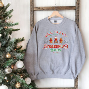 vintage christmas sweatshirt claus gingerbread bakery design with fun cookie print for holiday celebrations and casual wear tzczh