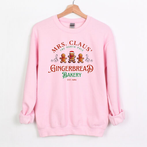 vintage christmas sweatshirt claus gingerbread bakery design with fun cookie print for holiday celebrations and casual wear v0smn scaled