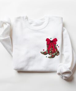 vintage christmas sweatshirt country style crewneck with poinsettia floral design for grandmillennial cowgirl holiday wear zt41z