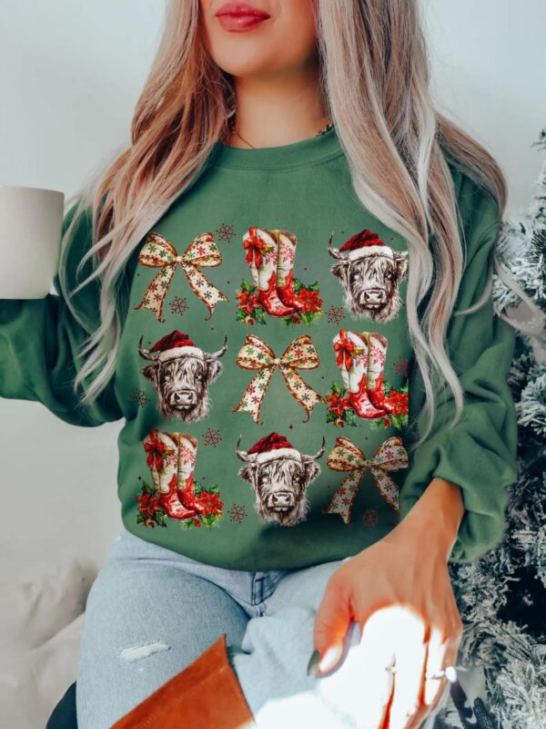 vintage christmas sweatshirt cowgirl crewneck retro hoodie with highland cow bow design for a fun festive season e2l2q