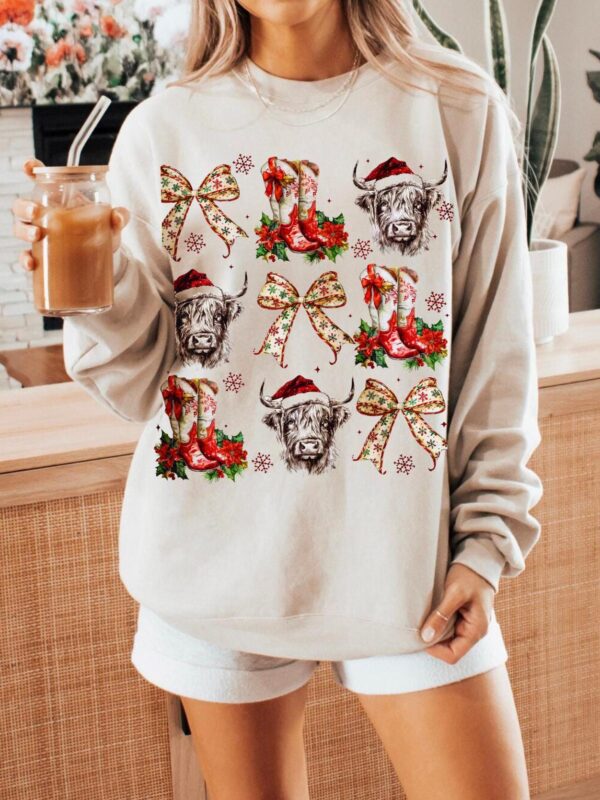 vintage christmas sweatshirt cowgirl crewneck retro hoodie with highland cow bow design for a fun festive season s2e5n