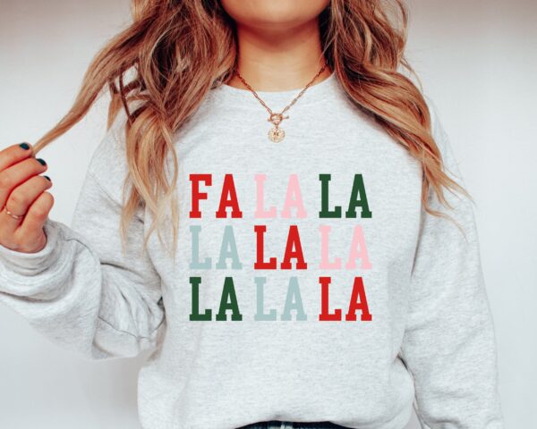 vintage christmas sweatshirt fa la la la la design soft crewneck for holiday celebrations and caroling events pwzyl