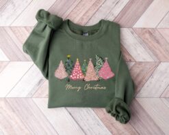 Vintage Christmas Sweatshirt Featuring Colorful Lighted Tree Design for Women Perfect for Office and Holiday Gatherings