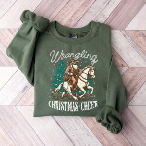 vintage christmas sweatshirt featuring cowboy santa design for western style festivities and holiday celebrations 0ytwi