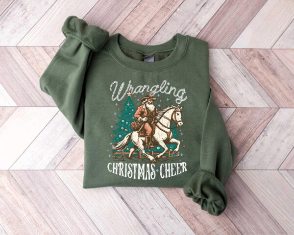 vintage christmas sweatshirt featuring cowboy santa design for western style festivities and holiday celebrations 0ytwi