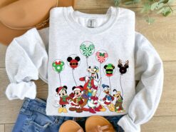 Vintage Christmas Sweatshirt Featuring Disney Mickey and Friends for Family Vacations Comfortable T-Shirt for Holiday Celebrations