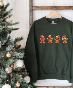 vintage christmas sweatshirt featuring gingerbread and cookies for family matching outfits and holiday gatherings hlypy scaled