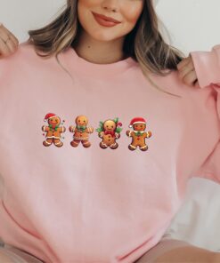 vintage christmas sweatshirt featuring gingerbread and cookies for family matching outfits and holiday gatherings hw2j3 scaled