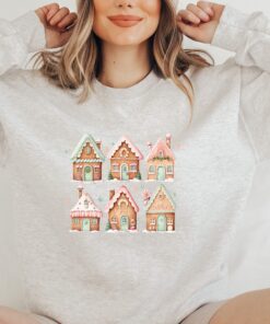 vintage christmas sweatshirt featuring gingerbread house design for women fun crewneck pullover for holiday celebrations nj37g scaled