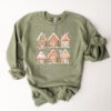 vintage christmas sweatshirt featuring gingerbread house design for women fun crewneck pullover for holiday celebrations udvxe