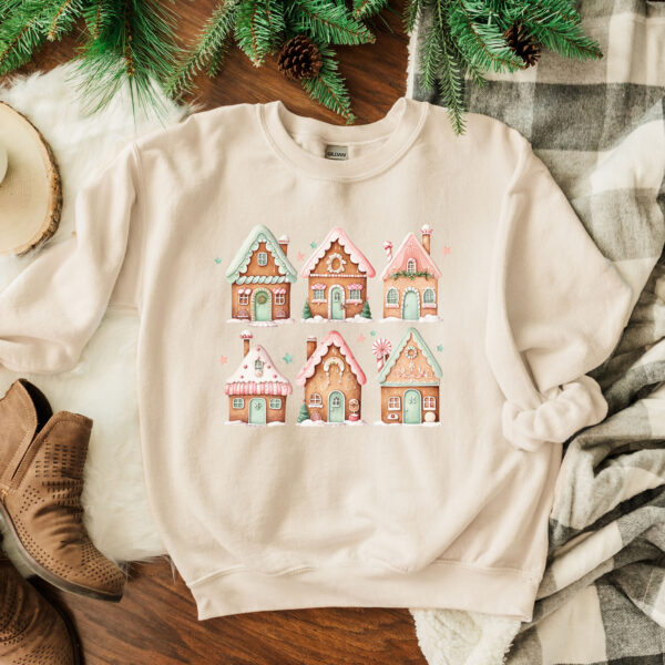 vintage christmas sweatshirt featuring gingerbread house design for women fun crewneck pullover for holiday celebrations xzaf9 scaled