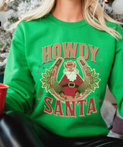 vintage christmas sweatshirt featuring howdy santa design for unisex wear retro cowboy style oversized holiday shirt 6aenb