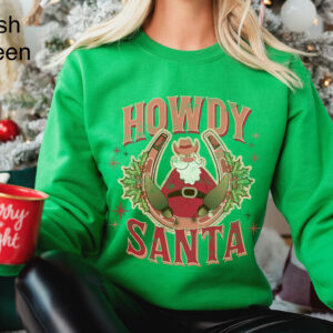 vintage christmas sweatshirt featuring howdy santa design for unisex wear retro cowboy style oversized holiday shirt 6aenb