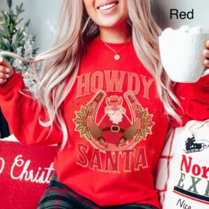 vintage christmas sweatshirt featuring howdy santa design for unisex wear retro cowboy style oversized holiday shirt zedkd