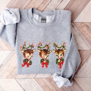 vintage christmas sweatshirt featuring reindeer design for holiday parties and festive gatherings a3pjc