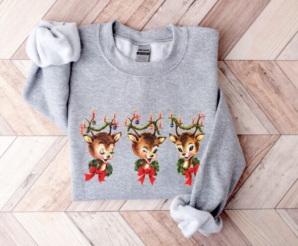 vintage christmas sweatshirt featuring reindeer design for holiday parties and festive gatherings a3pjc