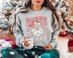 vintage christmas sweatshirt featuring retro santa claus design for winter holiday wear and fun festive style n0txy