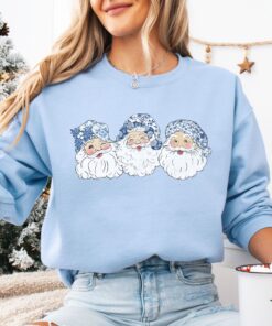 vintage christmas sweatshirt featuring retro santa design with toile de jouy print for women ideal for holiday celebrations rzuz7 scaled