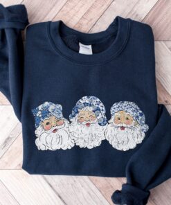 vintage christmas sweatshirt featuring retro santa design with toile de jouy print for women ideal for holiday celebrations sr85p scaled