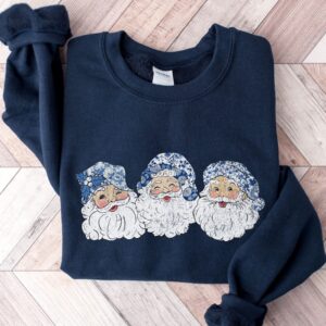 vintage christmas sweatshirt featuring retro santa design with toile de jouy print for women ideal for holiday celebrations sr85p scaled