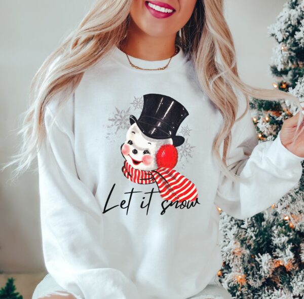 vintage christmas sweatshirt featuring retro snowman design for holiday parties and festive gatherings ym4s5