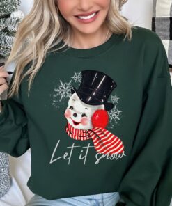 vintage christmas sweatshirt featuring retro snowman design for winter style and holiday comfort qd9yu