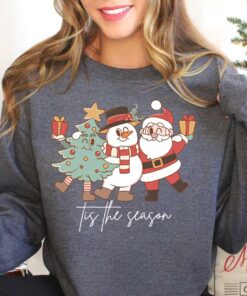 vintage christmas sweatshirt featuring santa claus design for holiday celebrations and festive events jras3