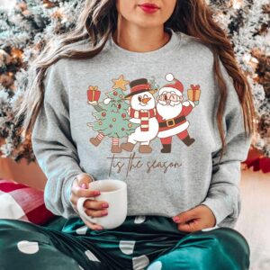 vintage christmas sweatshirt featuring santa claus design for holiday celebrations and festive events vufp9