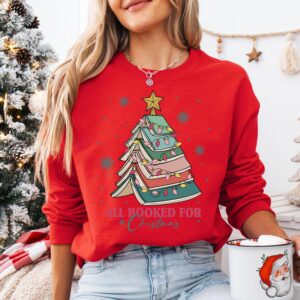 vintage christmas sweatshirt for book lovers featuring a book tree design ideal for holiday gatherings and teacher appreciation 8jmpg