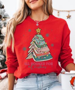 vintage christmas sweatshirt for book lovers featuring a book tree design ideal for holiday gatherings and teacher appreciation 8jmpg scaled