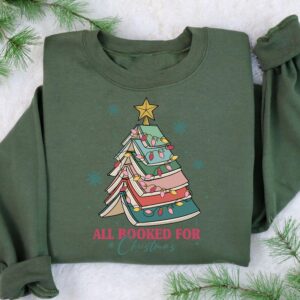 vintage christmas sweatshirt for book lovers featuring a book tree design ideal for holiday gatherings and teacher appreciation s369y