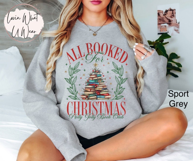 vintage christmas sweatshirt for book lovers featuring a books christmas tree design comfortable oversized holiday apparel r5rvn