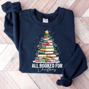 vintage christmas sweatshirt for book lovers featuring book tree design and ideal for holiday gatherings or teacher appreciation lqrnd