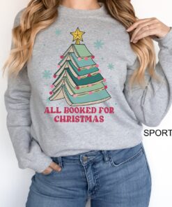 vintage christmas sweatshirt for book lovers featuring books and christmas tree design perfect for holiday gatherings dfiuh