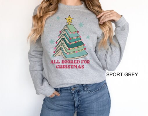 vintage christmas sweatshirt for book lovers featuring books and christmas tree design perfect for holiday gatherings dfiuh