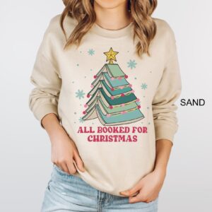 vintage christmas sweatshirt for book lovers featuring books and christmas tree design perfect for holiday gatherings pakkc