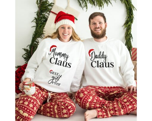 vintage christmas sweatshirt for couples pregnancy announcement with unique baby reveal design for maternity celebrations rf6aw