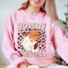 vintage christmas sweatshirt for cowgirls pink western santa design retro texas style holiday shirt w9xag