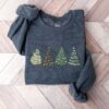 vintage christmas sweatshirt for family matching holiday style trendy crewneck jumper with christmas tree design qkaj5