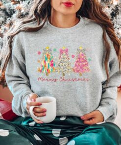 vintage christmas sweatshirt for girls with christmas tree design and bow detail in brushstroke style kgfax