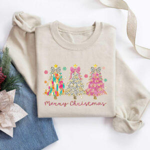 vintage christmas sweatshirt for girls with christmas tree design and bow detail in brushstroke style woc9v