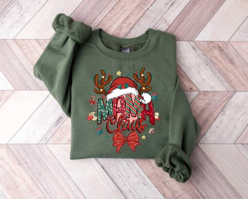 vintage christmas sweatshirt for mama claus with merry design and comfortable fit for holiday celebrations gywna