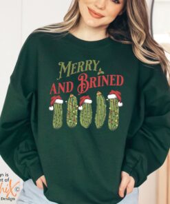 vintage christmas sweatshirt for pickle lovers featuring retro pickles design ideal for holiday parties and festive gatherings ljj7x