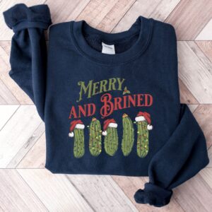 vintage christmas sweatshirt for pickle lovers featuring retro pickles design ideal for holiday parties and festive gatherings mrt1w