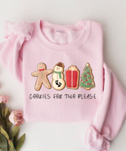 vintage christmas sweatshirt for pregnancy announcement with cute cookie design and maternity fit perfect for holiday reveals giwug