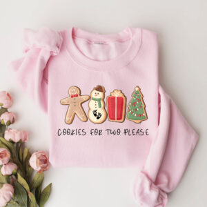 vintage christmas sweatshirt for pregnancy announcement with cute cookie design and maternity fit perfect for holiday reveals giwug