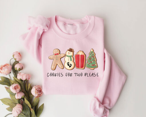 vintage christmas sweatshirt for pregnancy announcement with cute cookie design and maternity fit perfect for holiday reveals giwug